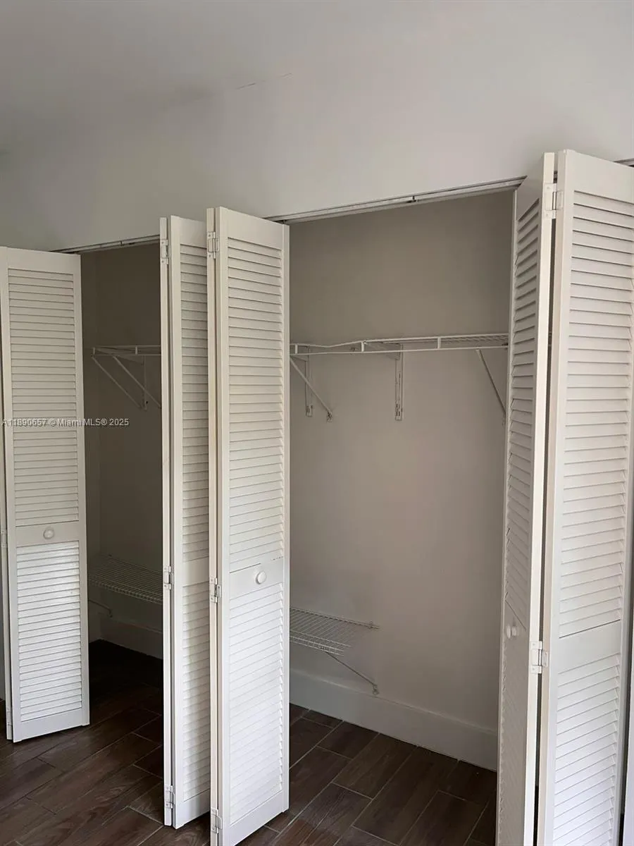 271 Bonnie Blvd, #205