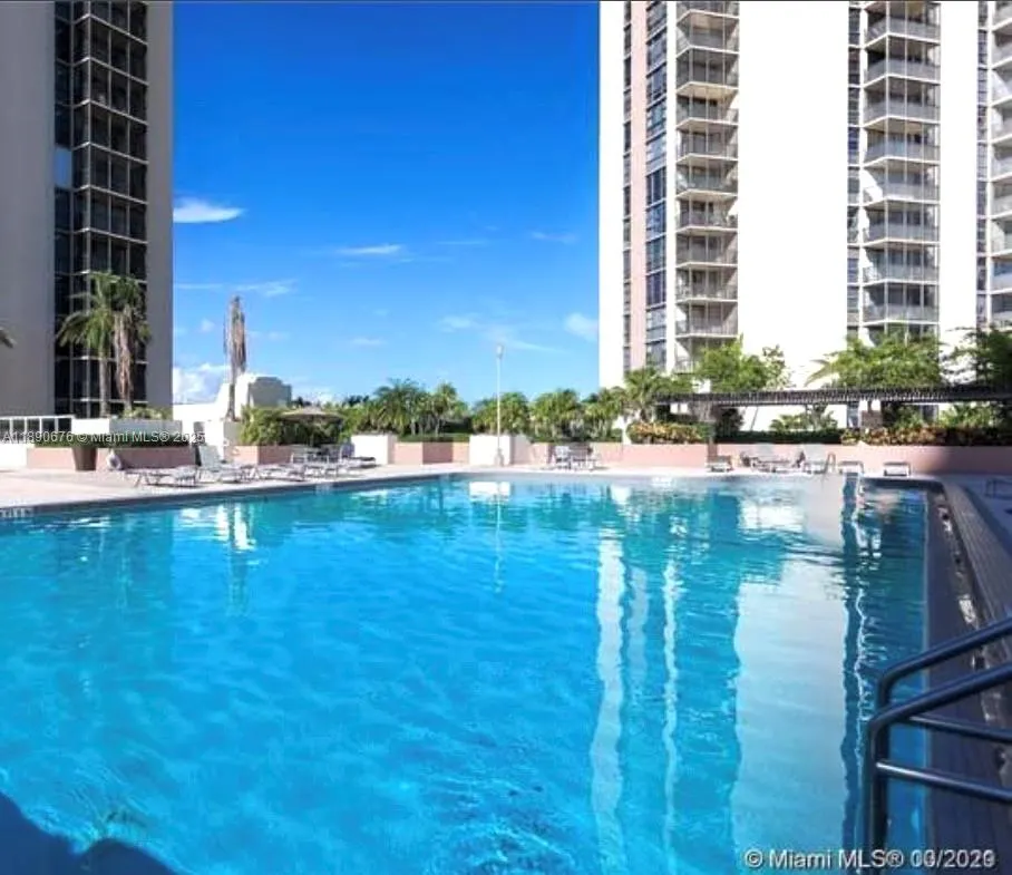 20335 W Country Club Dr, #1701