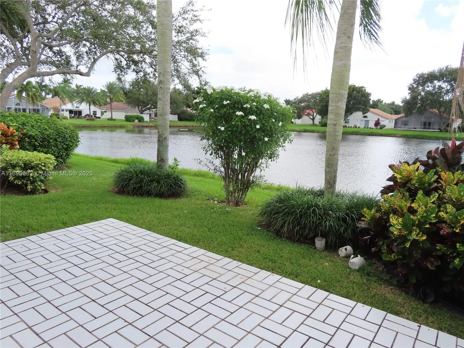 9755 Harbour Lake Cir