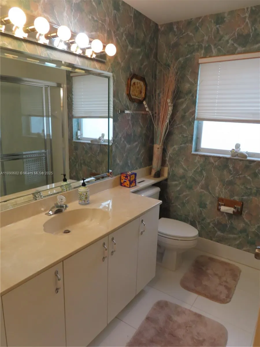 9755 Harbour Lake Cir