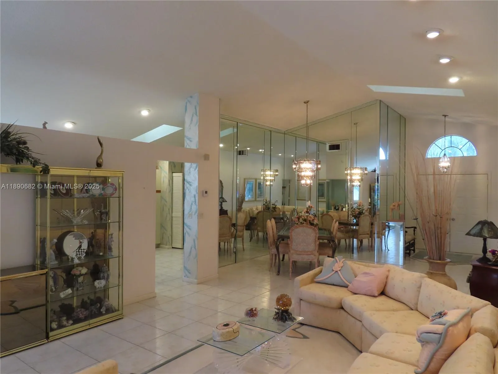 9755 Harbour Lake Cir