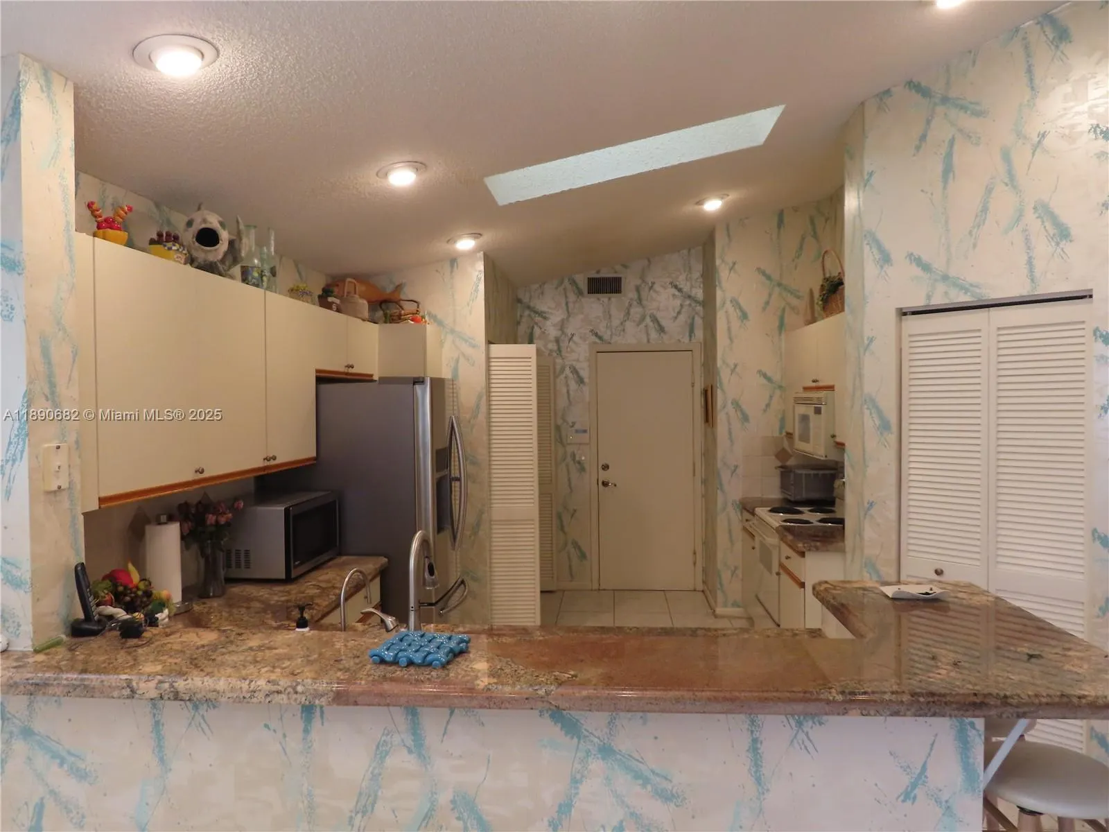 9755 Harbour Lake Cir