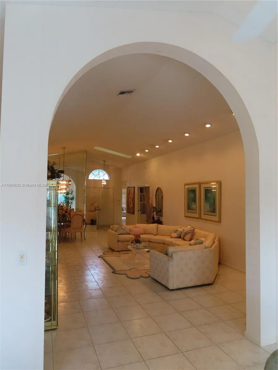 9755 Harbour Lake Cir
