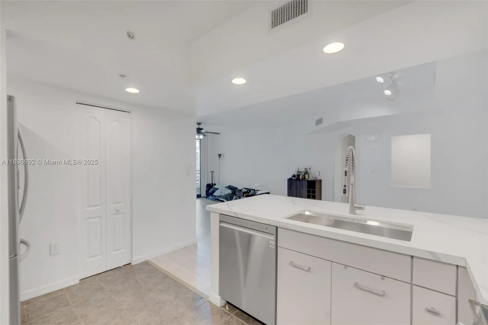 110 N Federal Hwy, #909