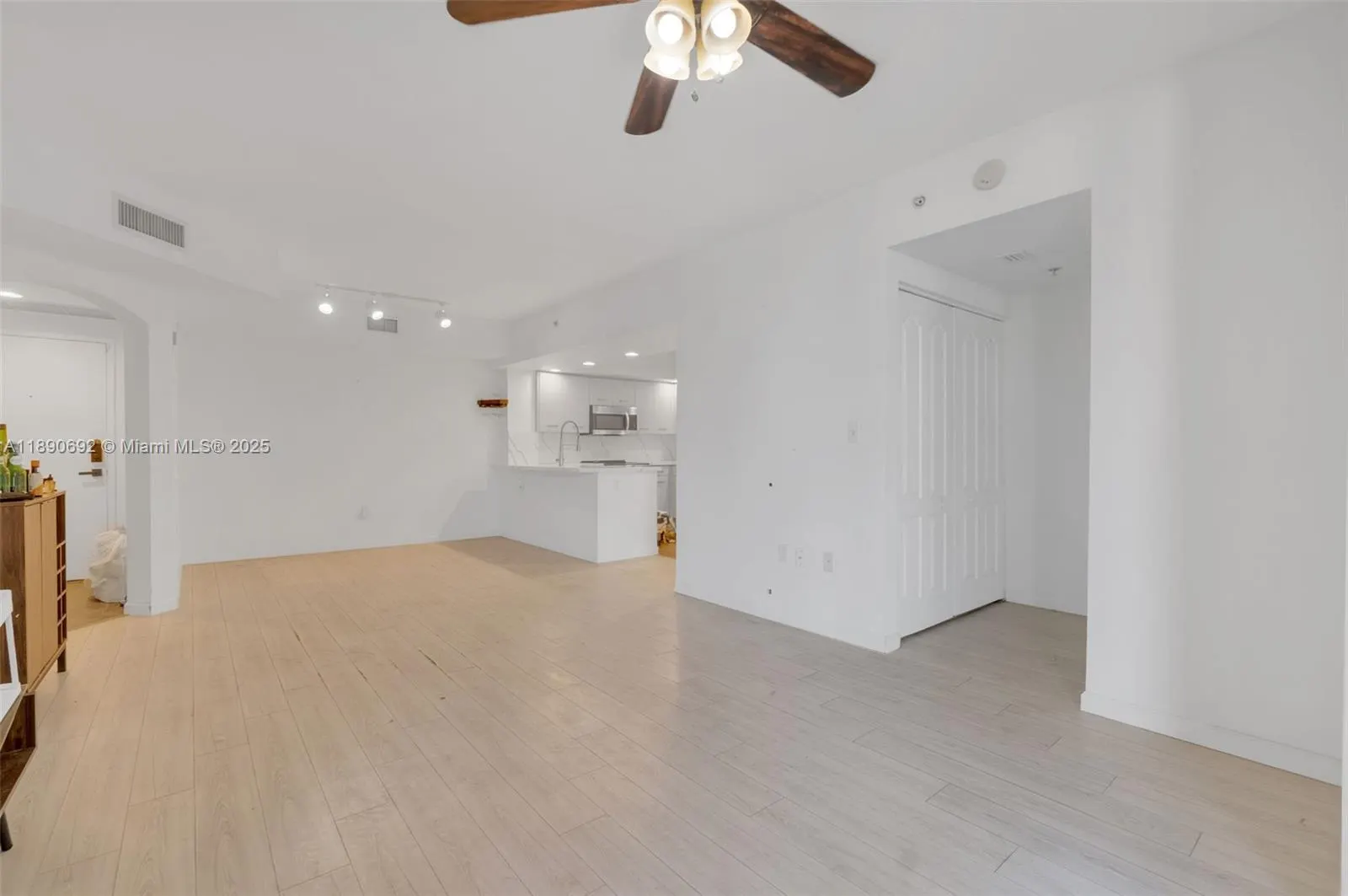 110 N Federal Hwy, #909