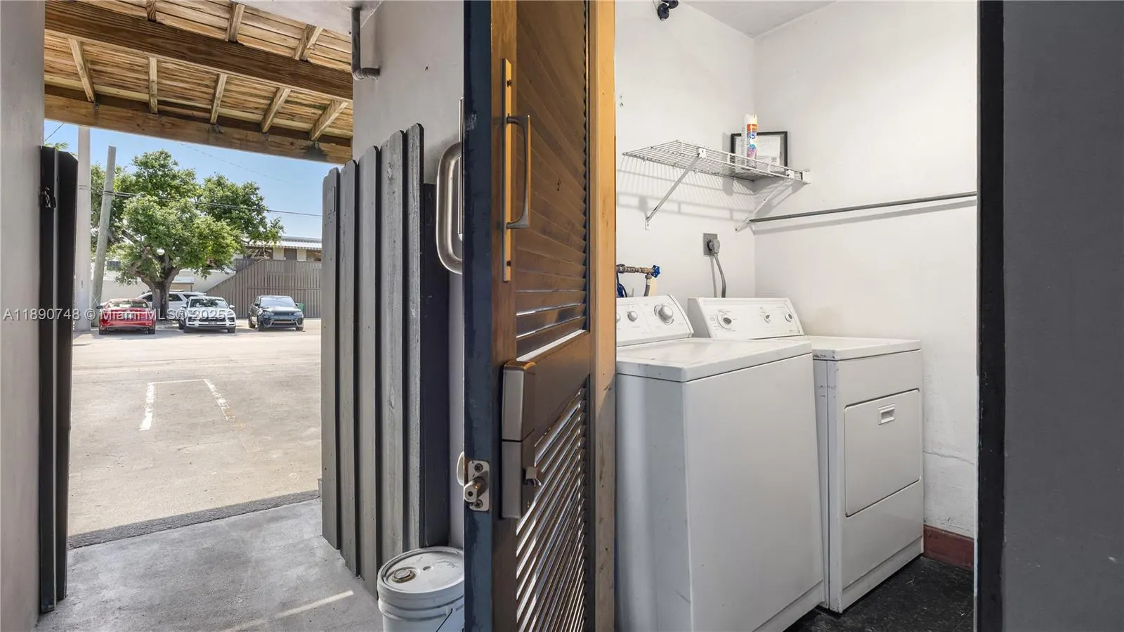 400 SE 31st St, #3