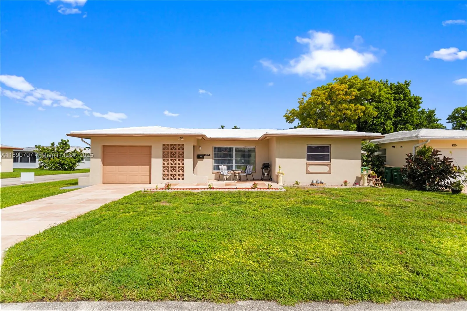 8517 NW 57th Ct