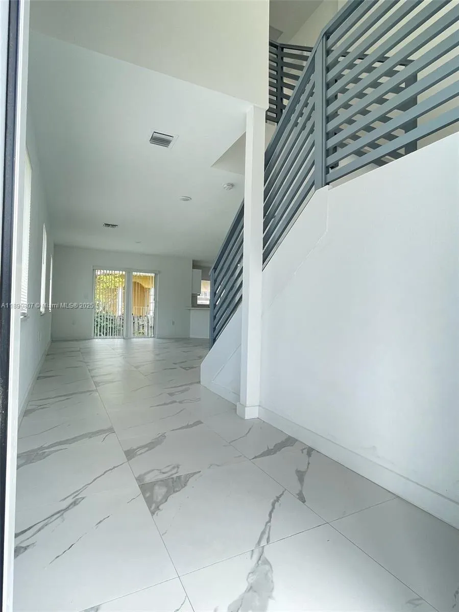 116 NW 10th St, #D