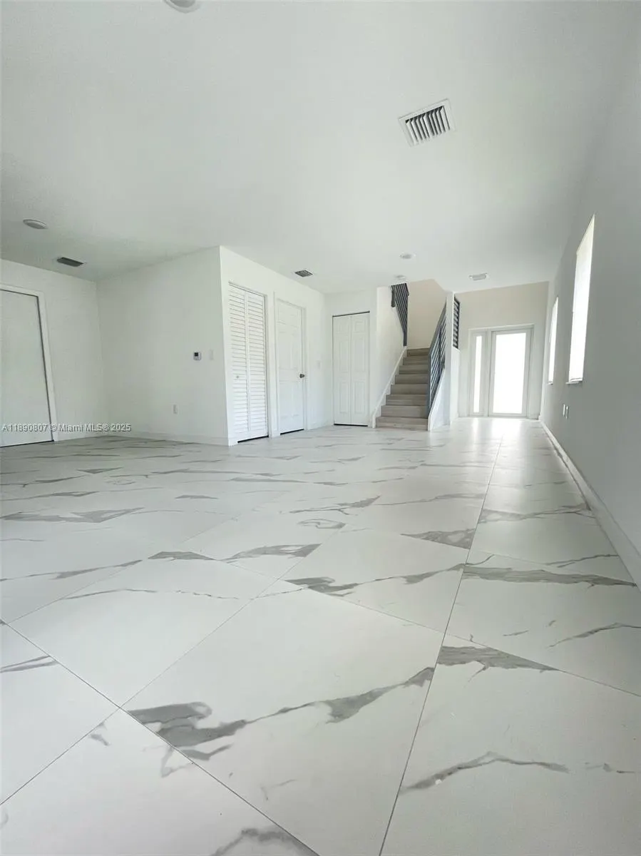 116 NW 10th St, #D