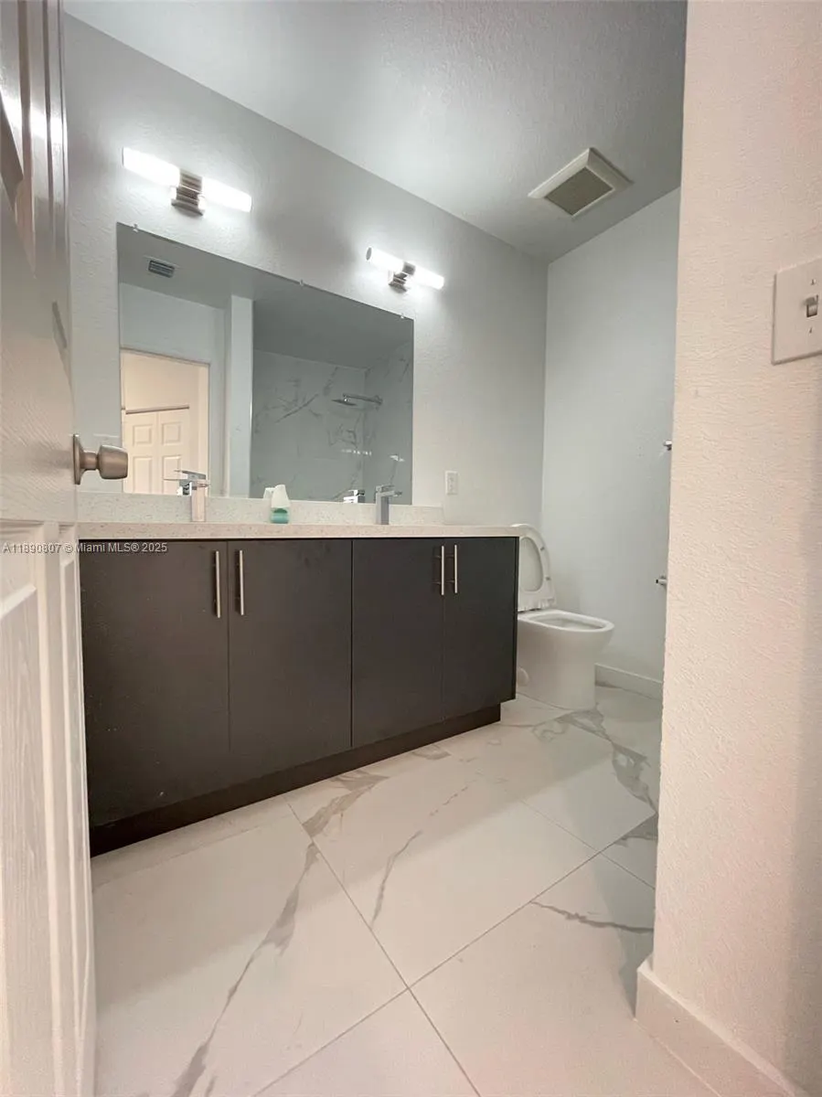 116 NW 10th St, #D