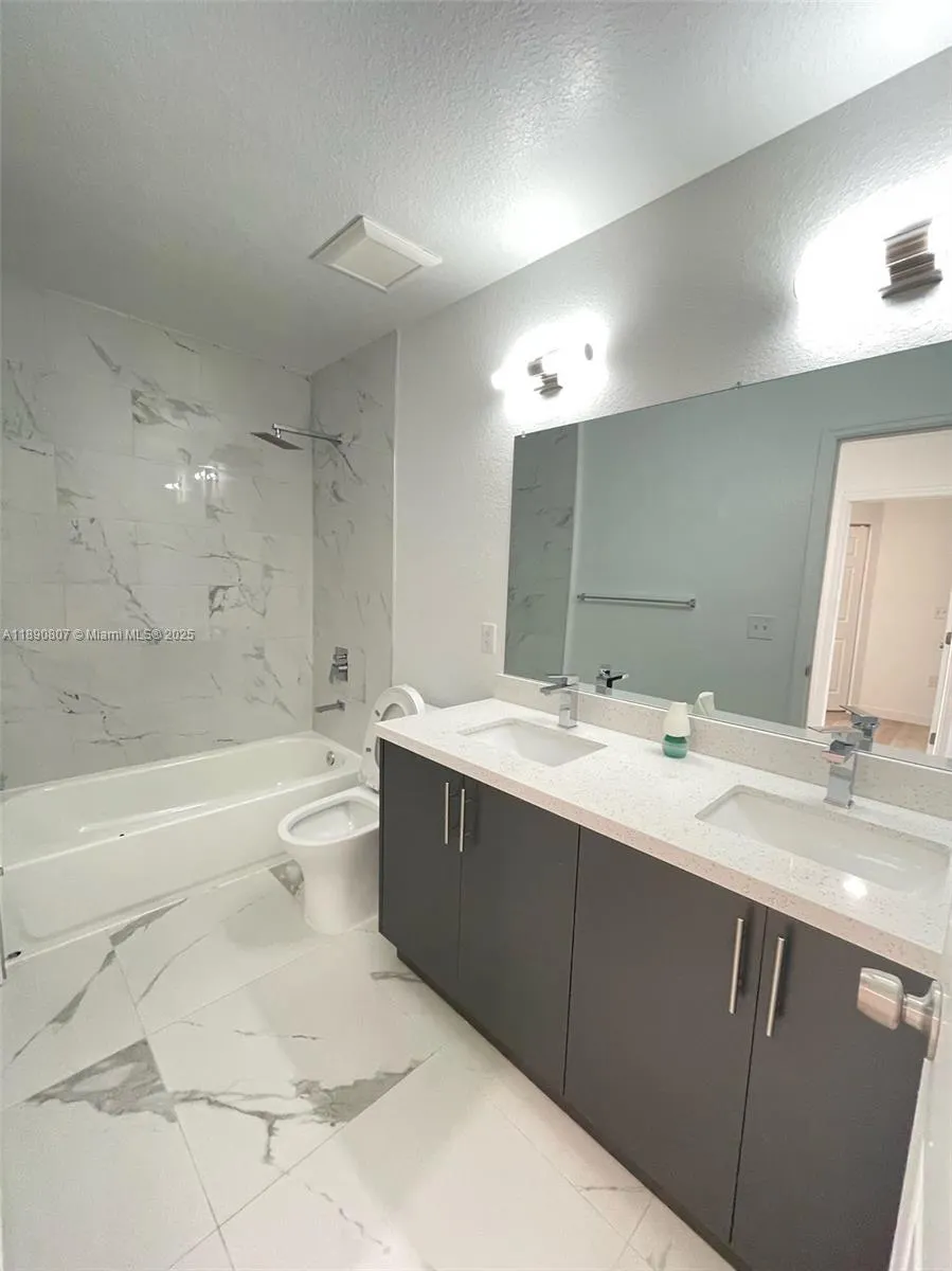 116 NW 10th St, #D