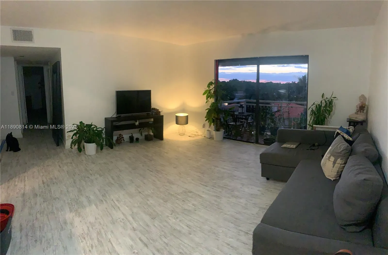 605 S Pine Island Rd, #404A