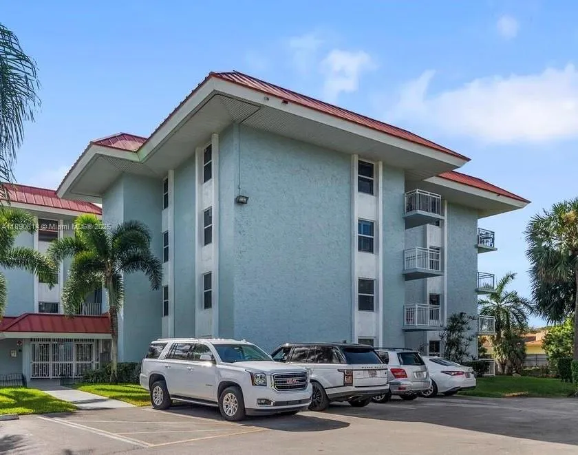605 S Pine Island Rd, #404A