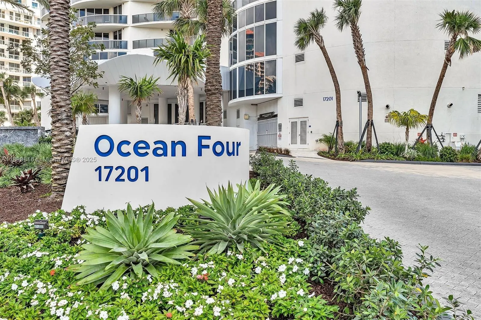 17201 Collins Ave, #1107
