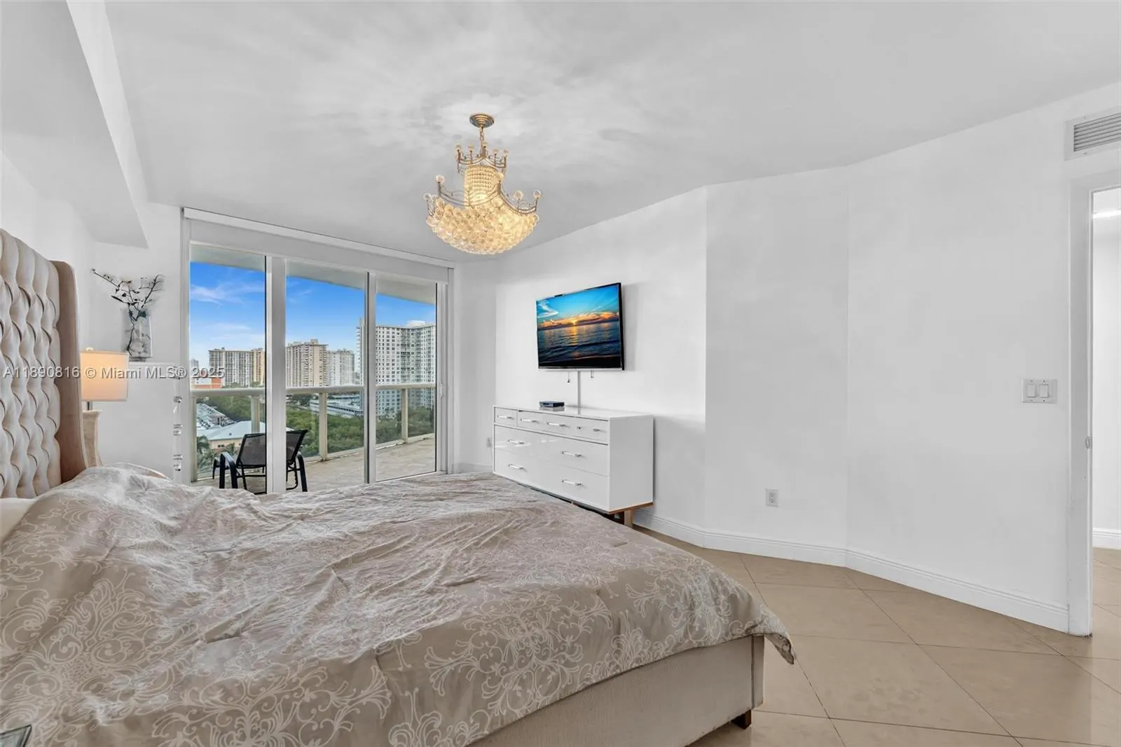 17201 Collins Ave, #1107