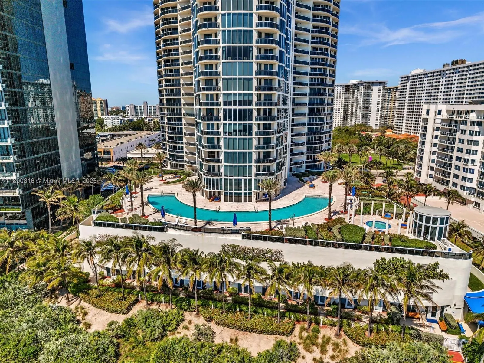 17201 Collins Ave, #1107