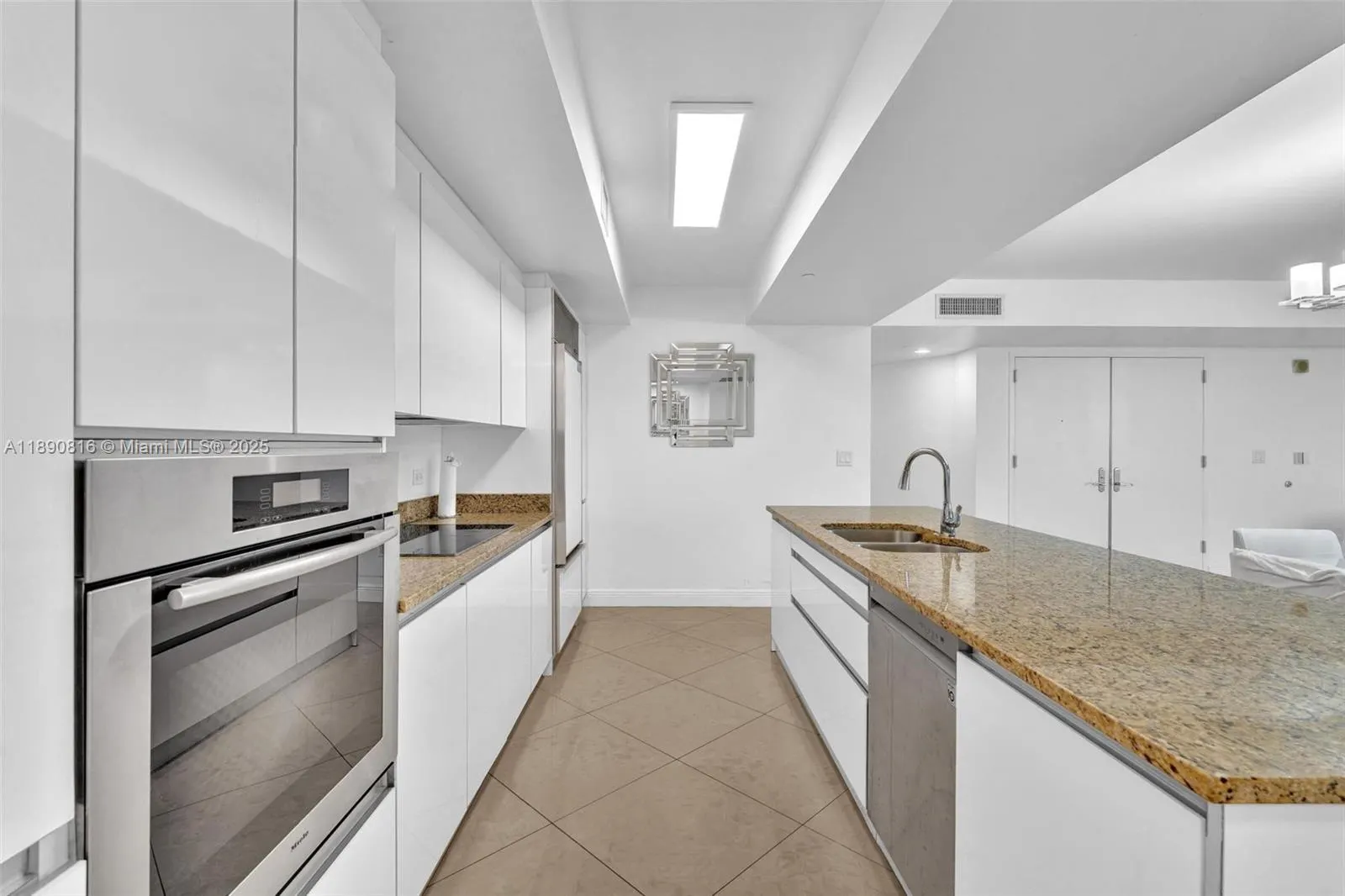 17201 Collins Ave, #1107