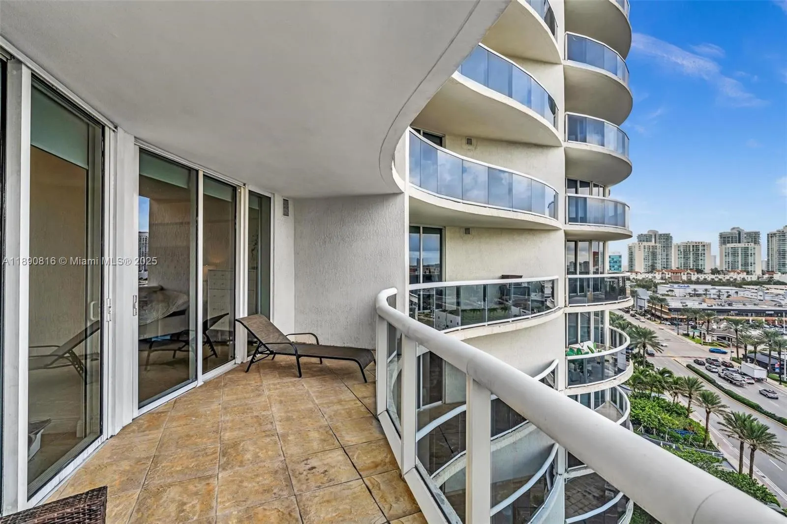 17201 Collins Ave, #1107