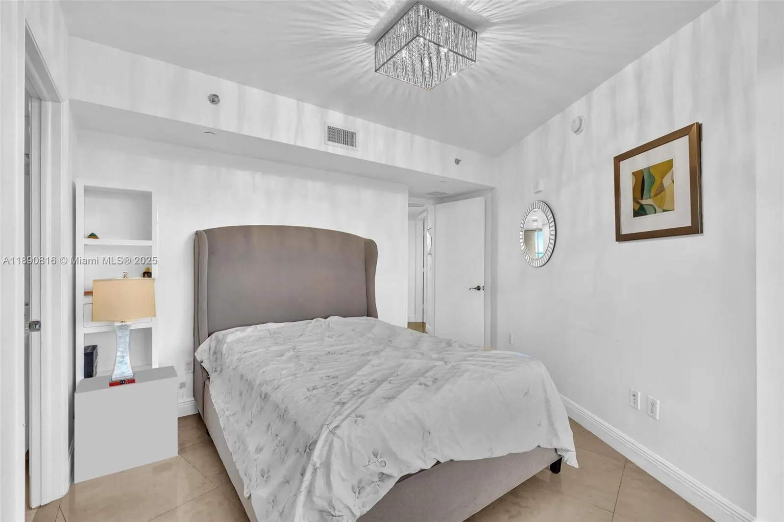 17201 Collins Ave, #1107
