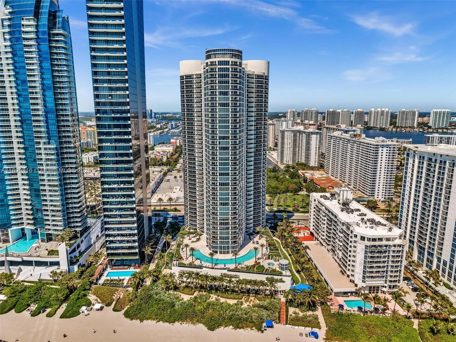 17201 Collins Ave, #1107