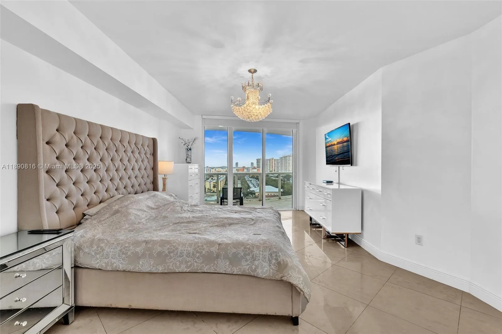 17201 Collins Ave, #1107