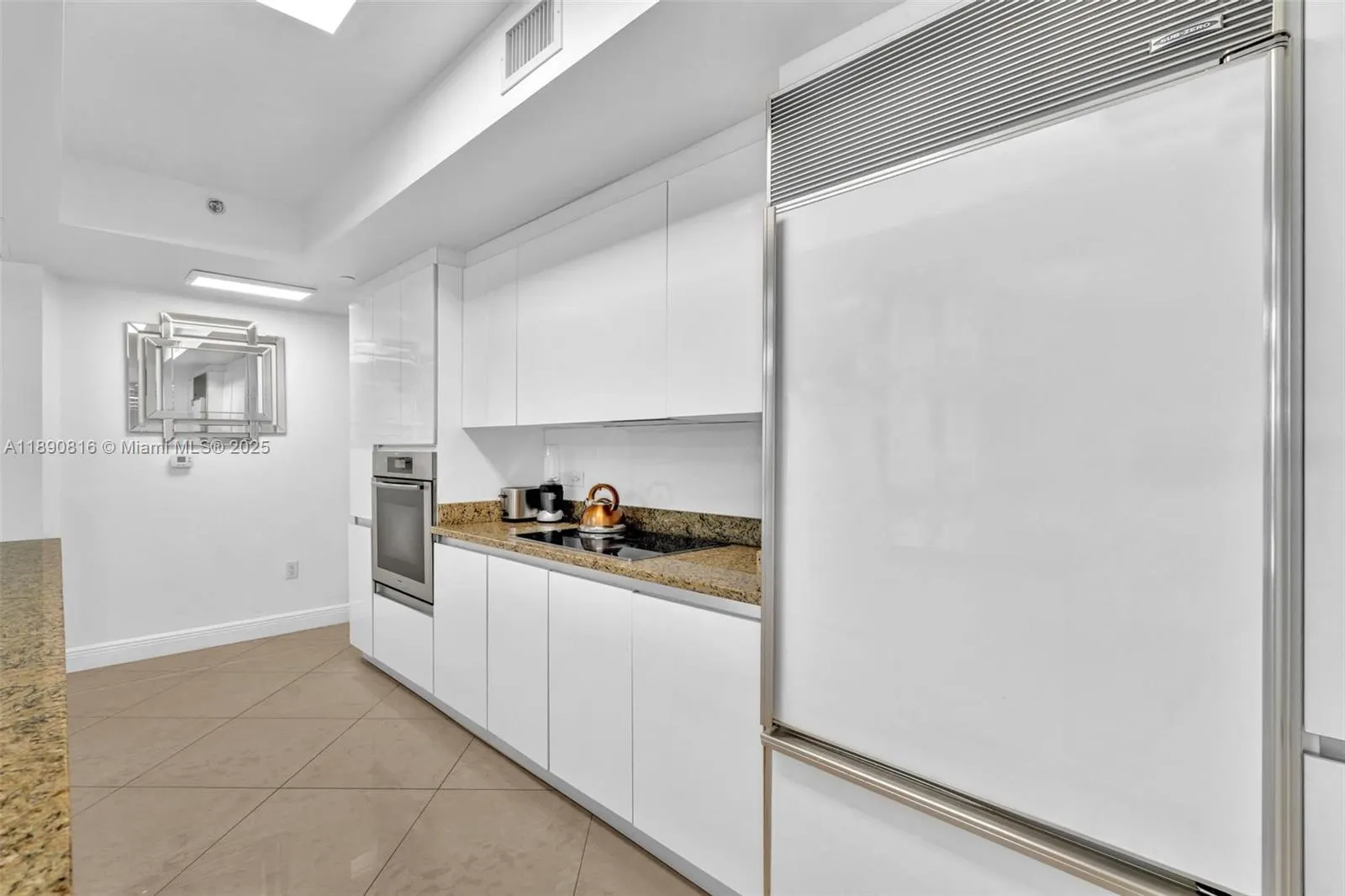 17201 Collins Ave, #1107