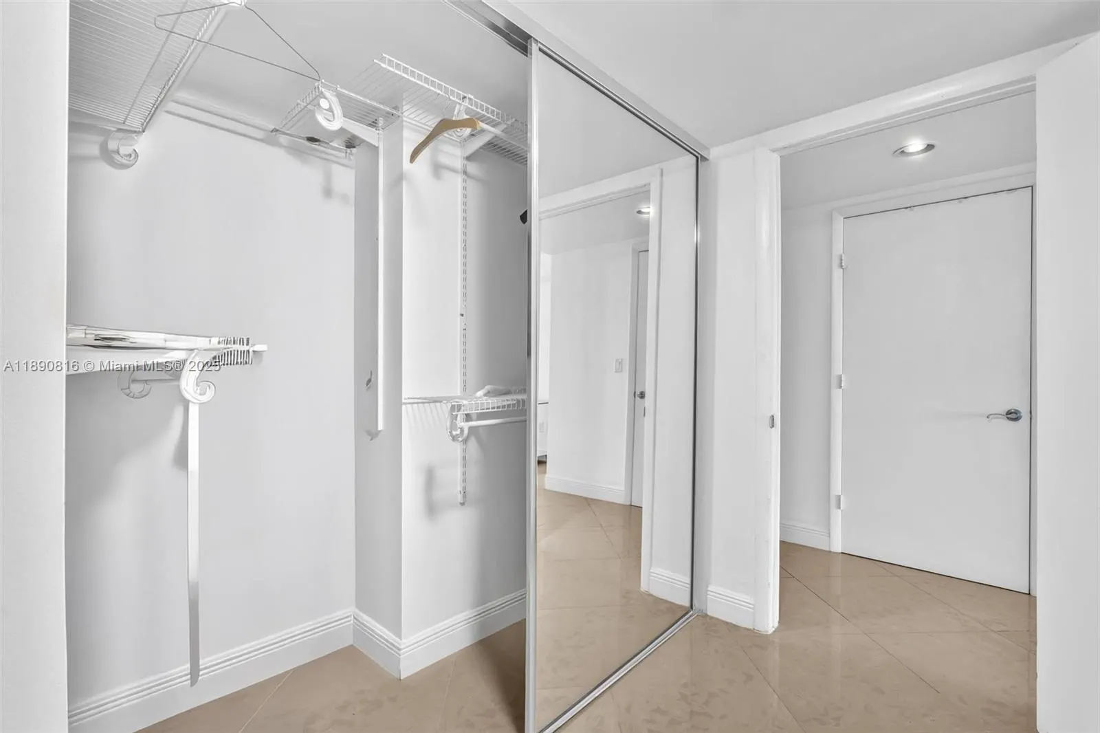 17201 Collins Ave, #1107