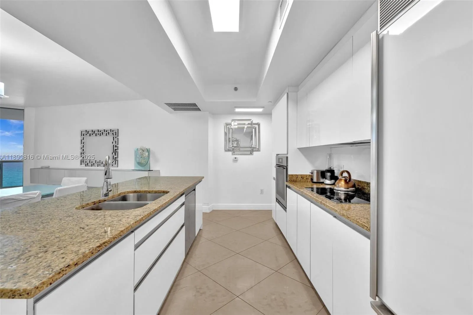 17201 Collins Ave, #1107