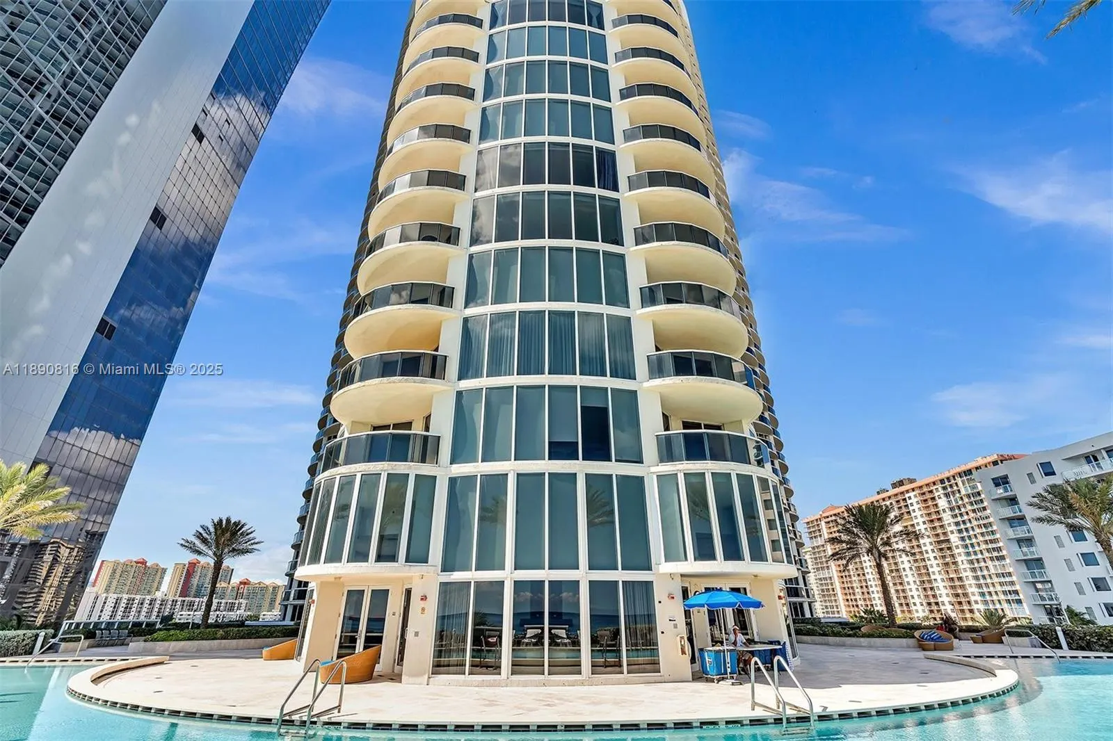 17201 Collins Ave, #1107