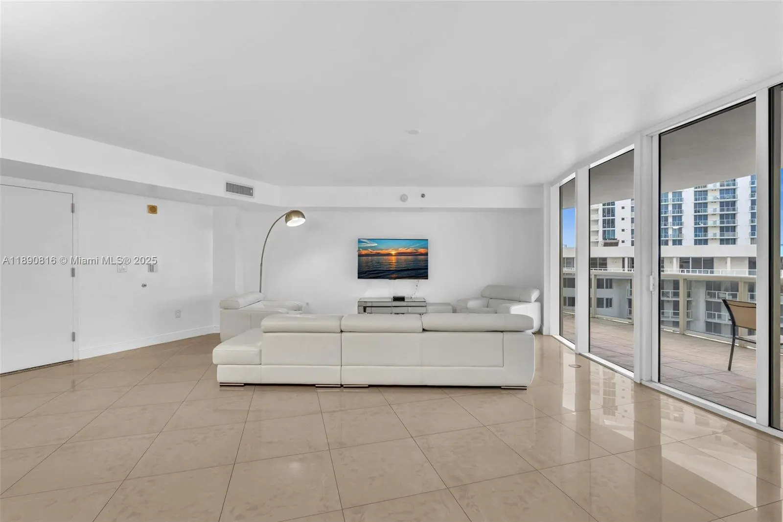 17201 Collins Ave, #1107