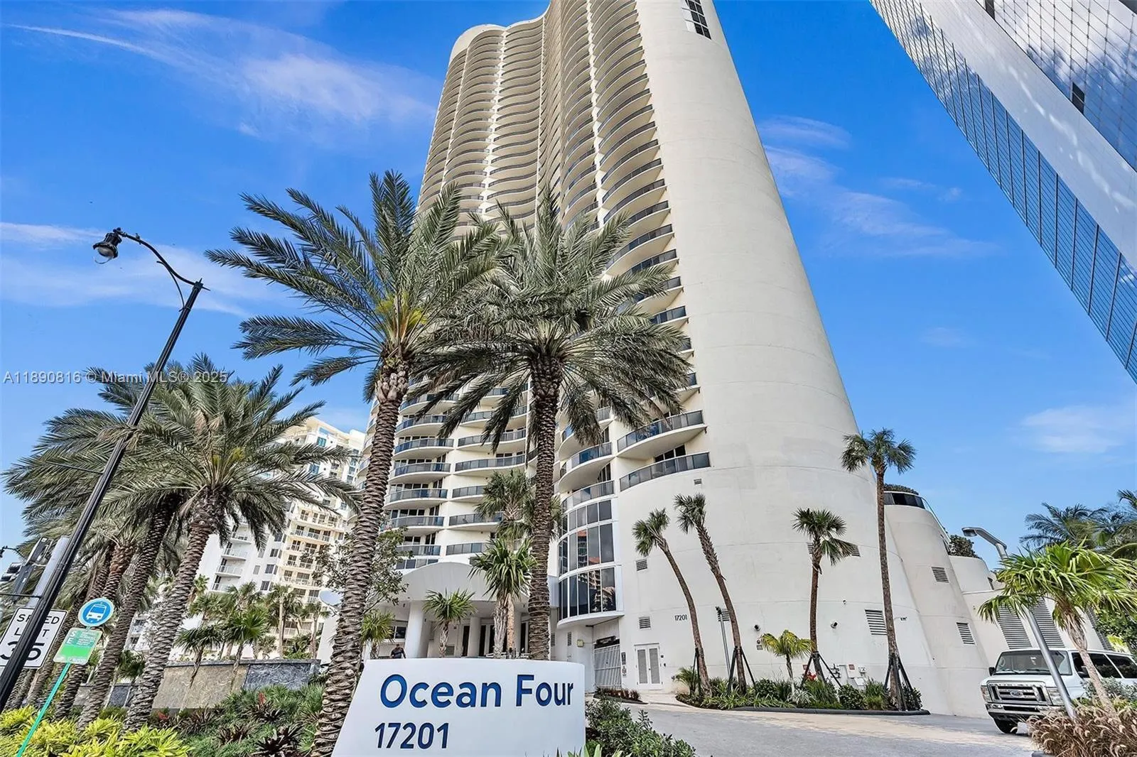 17201 Collins Ave, #1107