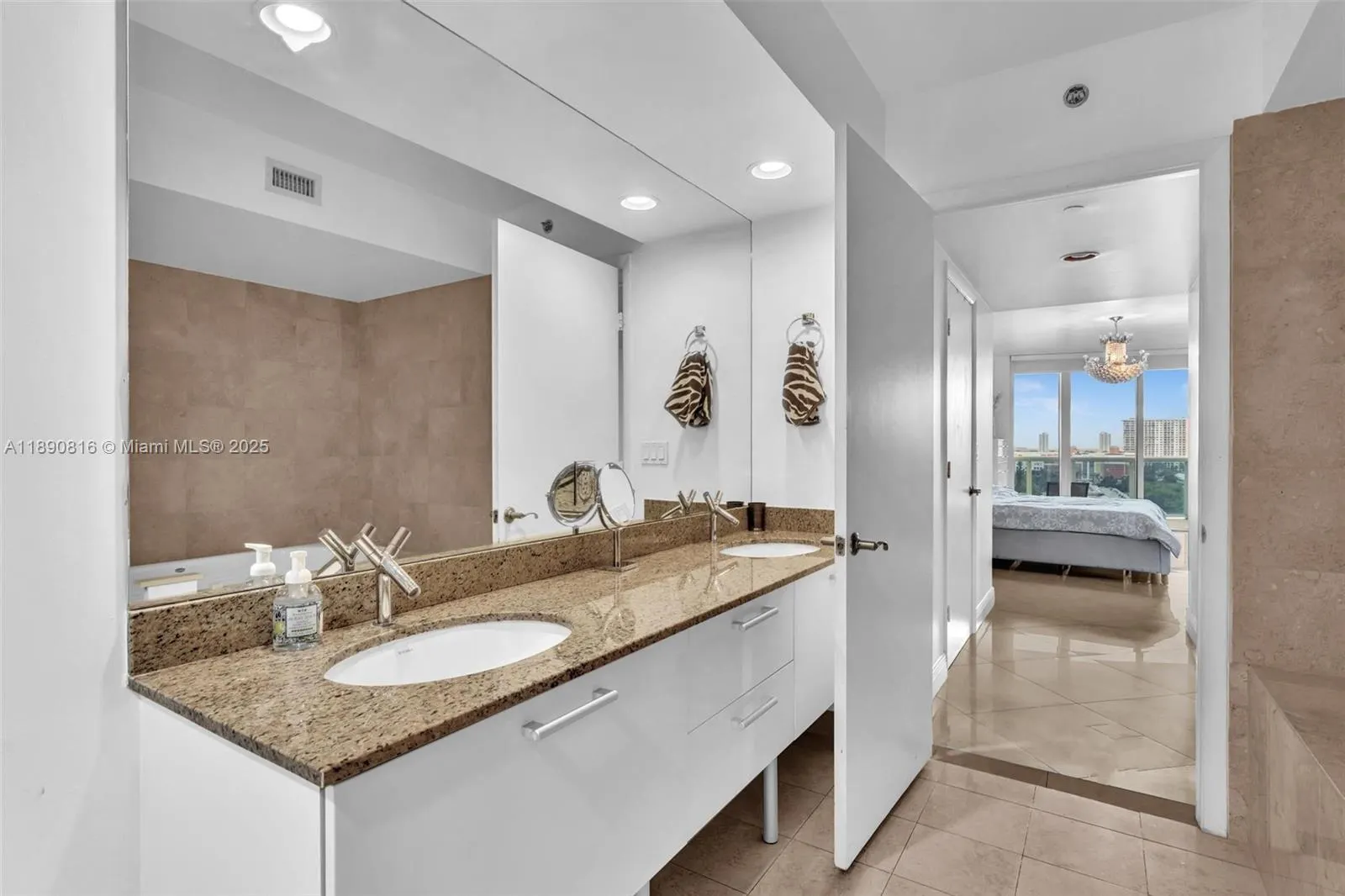 17201 Collins Ave, #1107