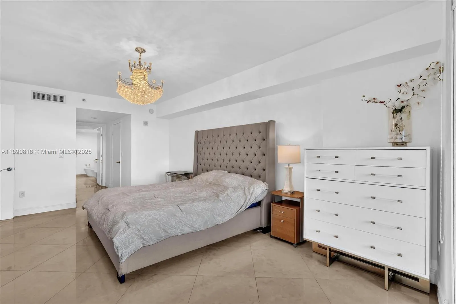 17201 Collins Ave, #1107