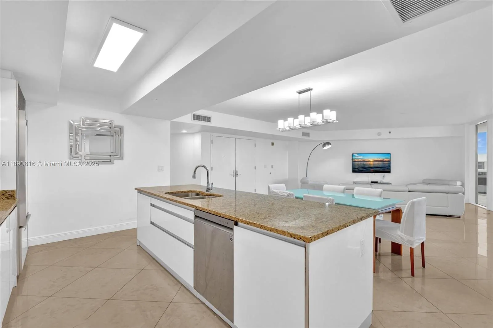 17201 Collins Ave, #1107