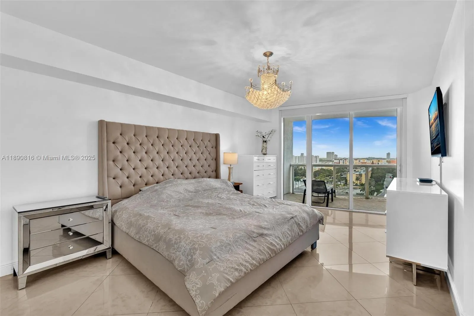 17201 Collins Ave, #1107