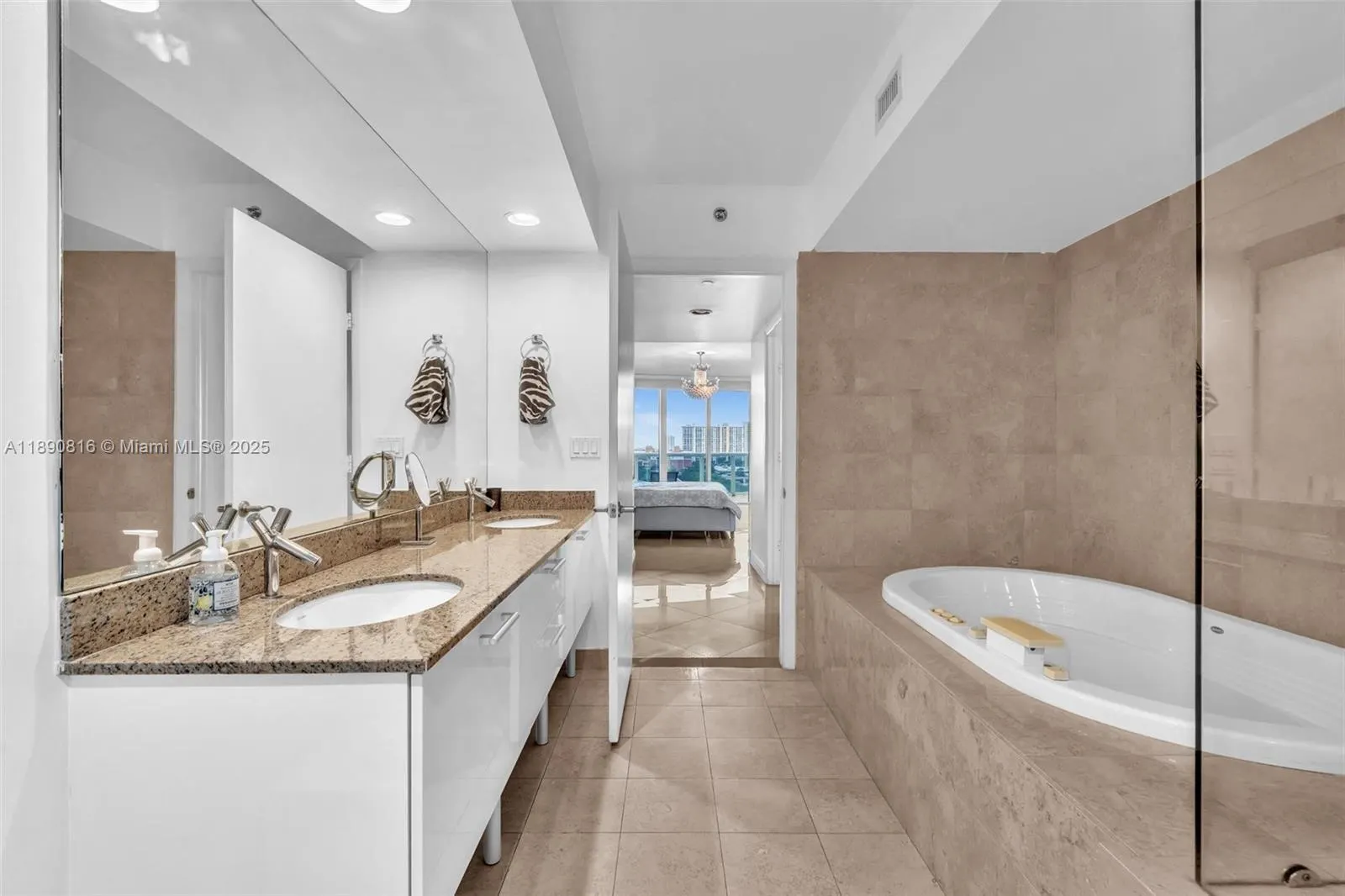 17201 Collins Ave, #1107