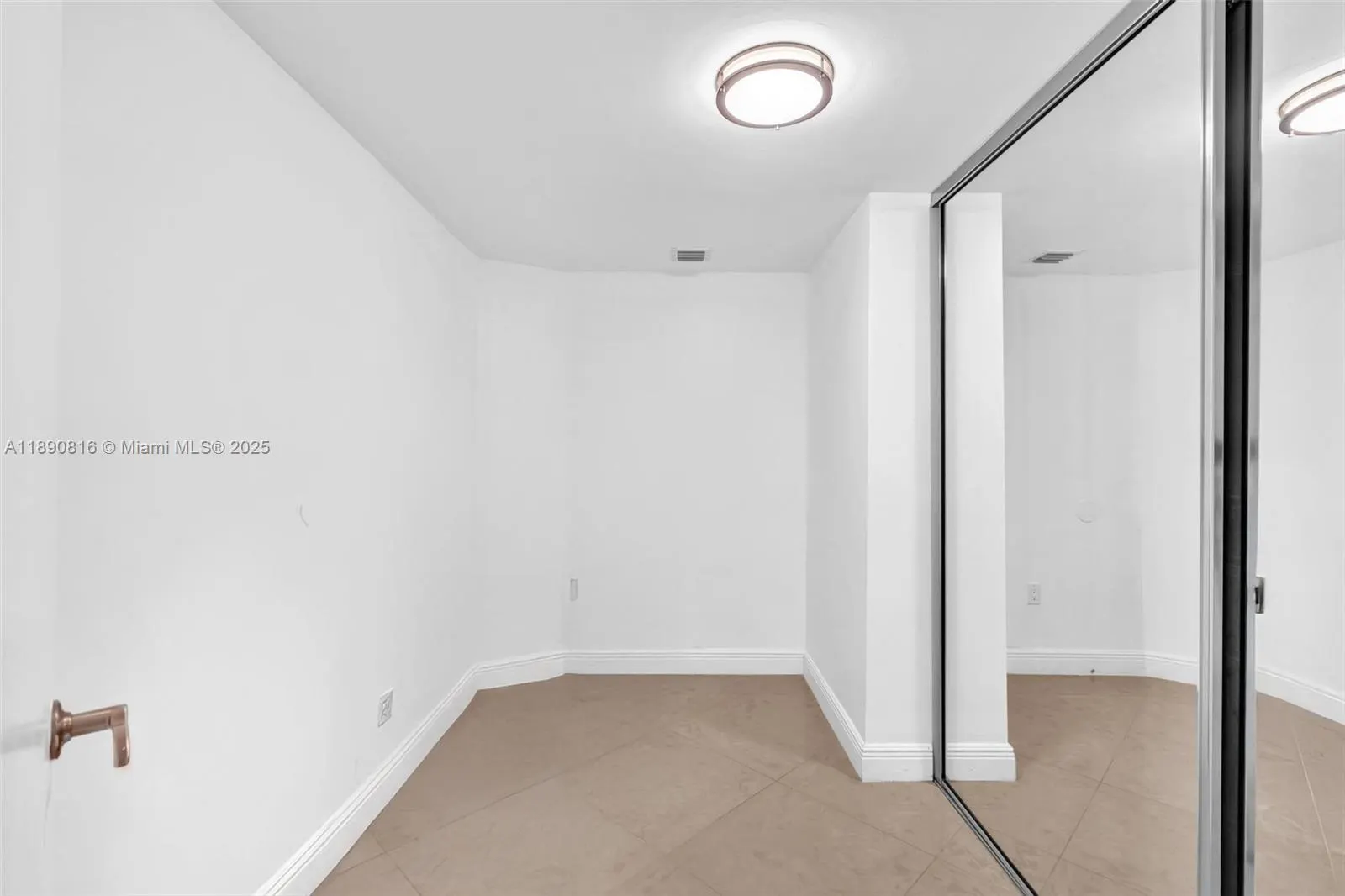 17201 Collins Ave, #1107