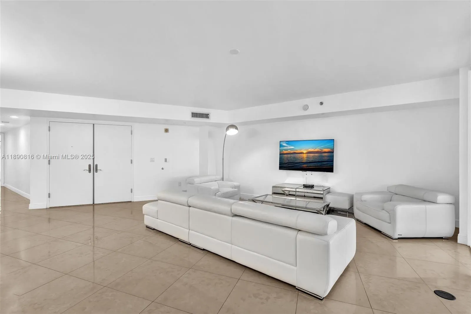 17201 Collins Ave, #1107