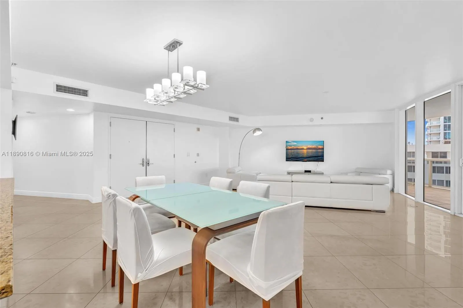 17201 Collins Ave, #1107