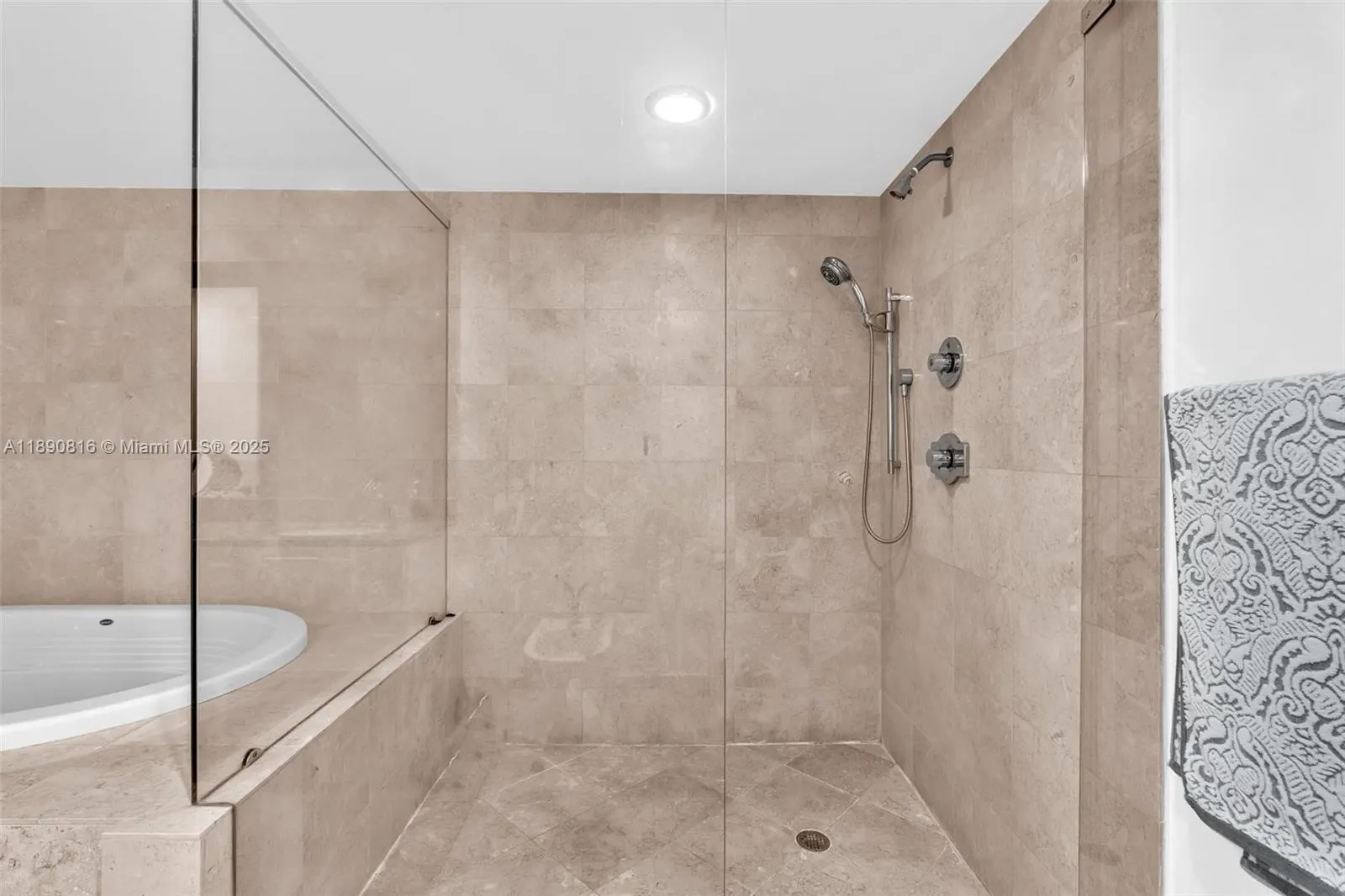 17201 Collins Ave, #1107