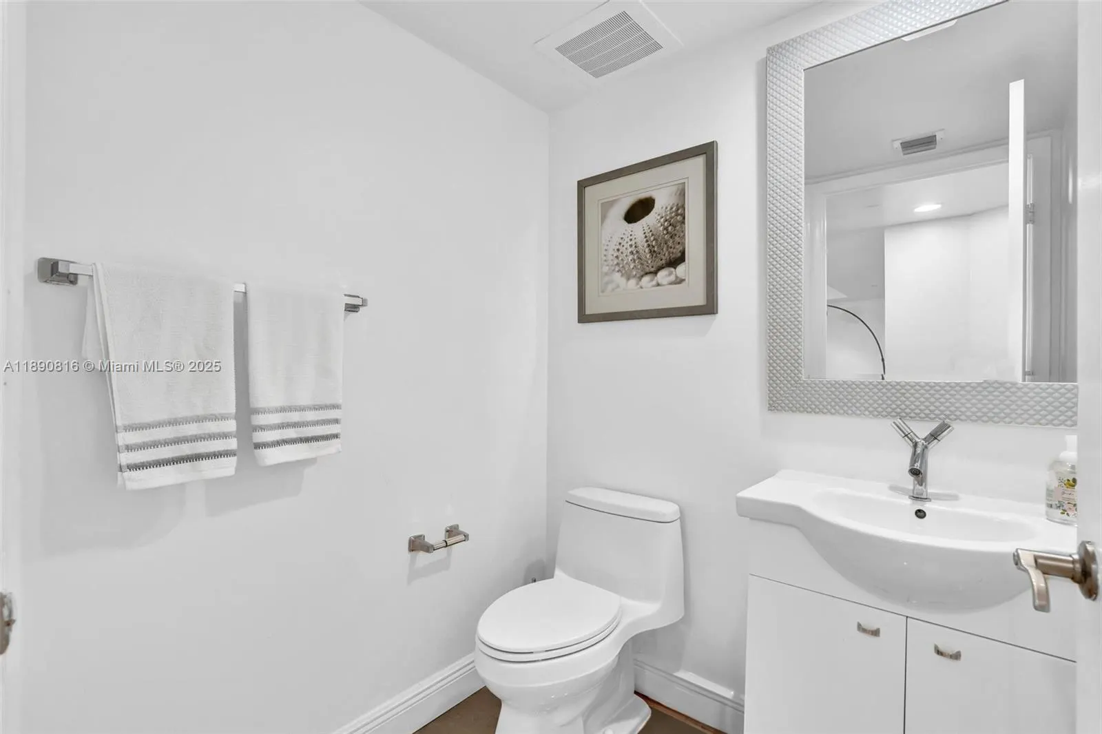 17201 Collins Ave, #1107