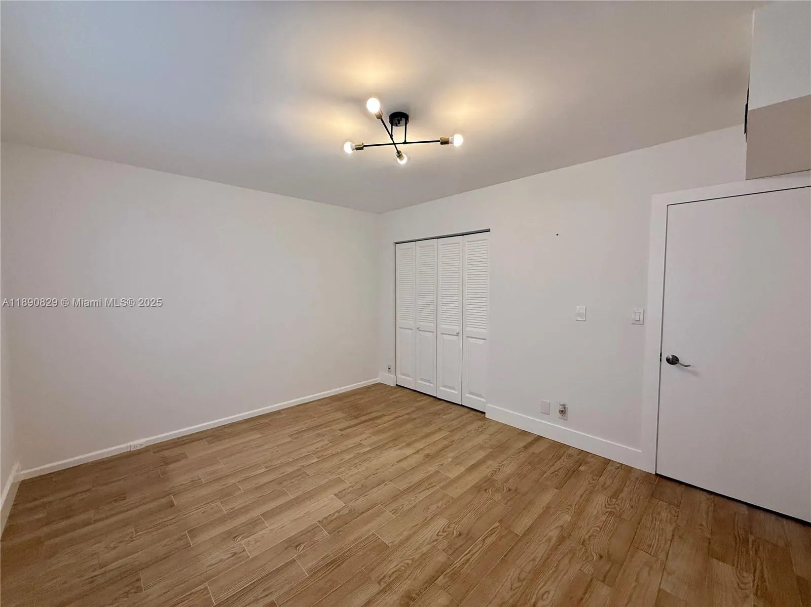 4301 Martinique Cir, #E4