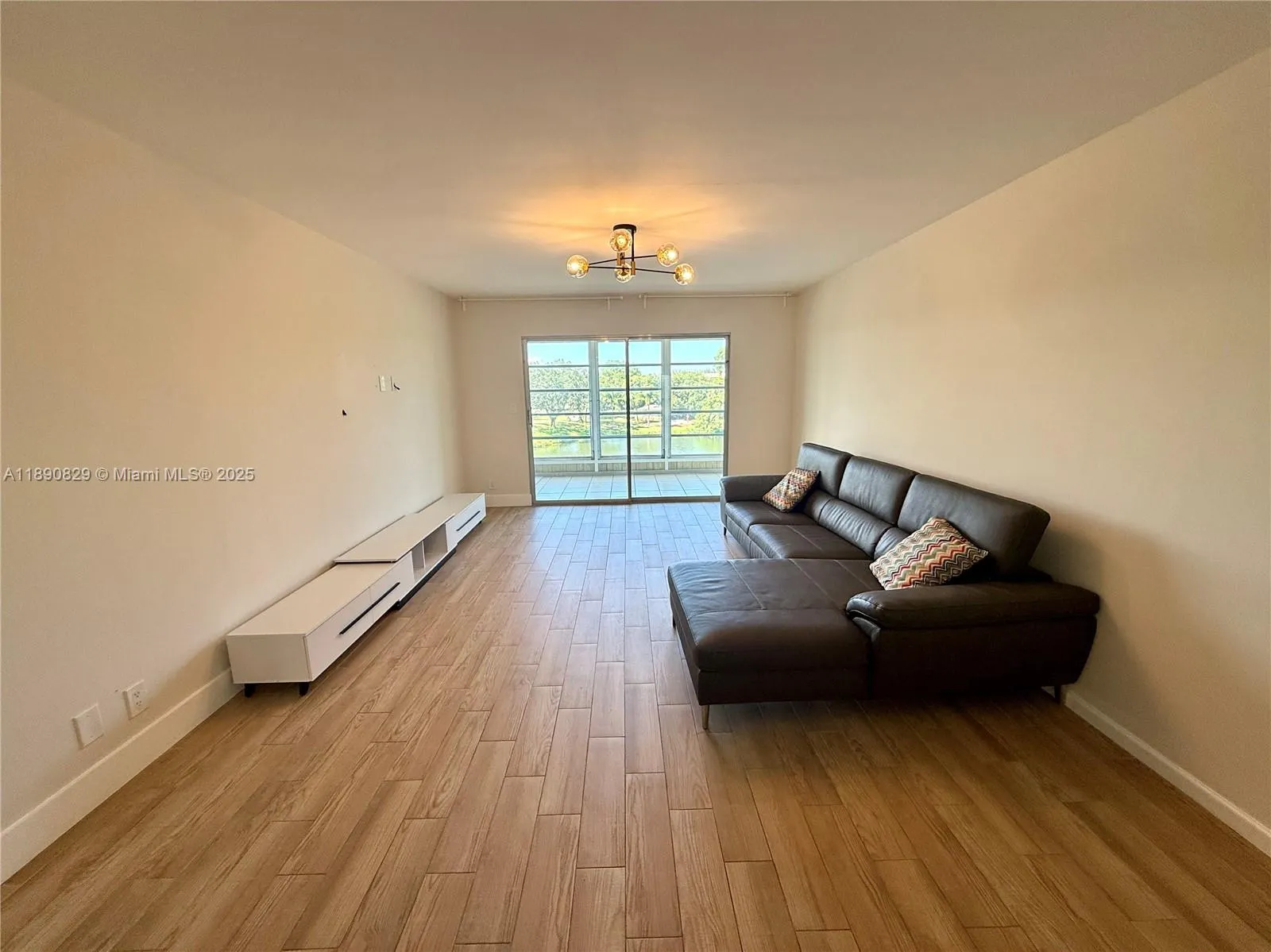 4301 Martinique Cir, #E4