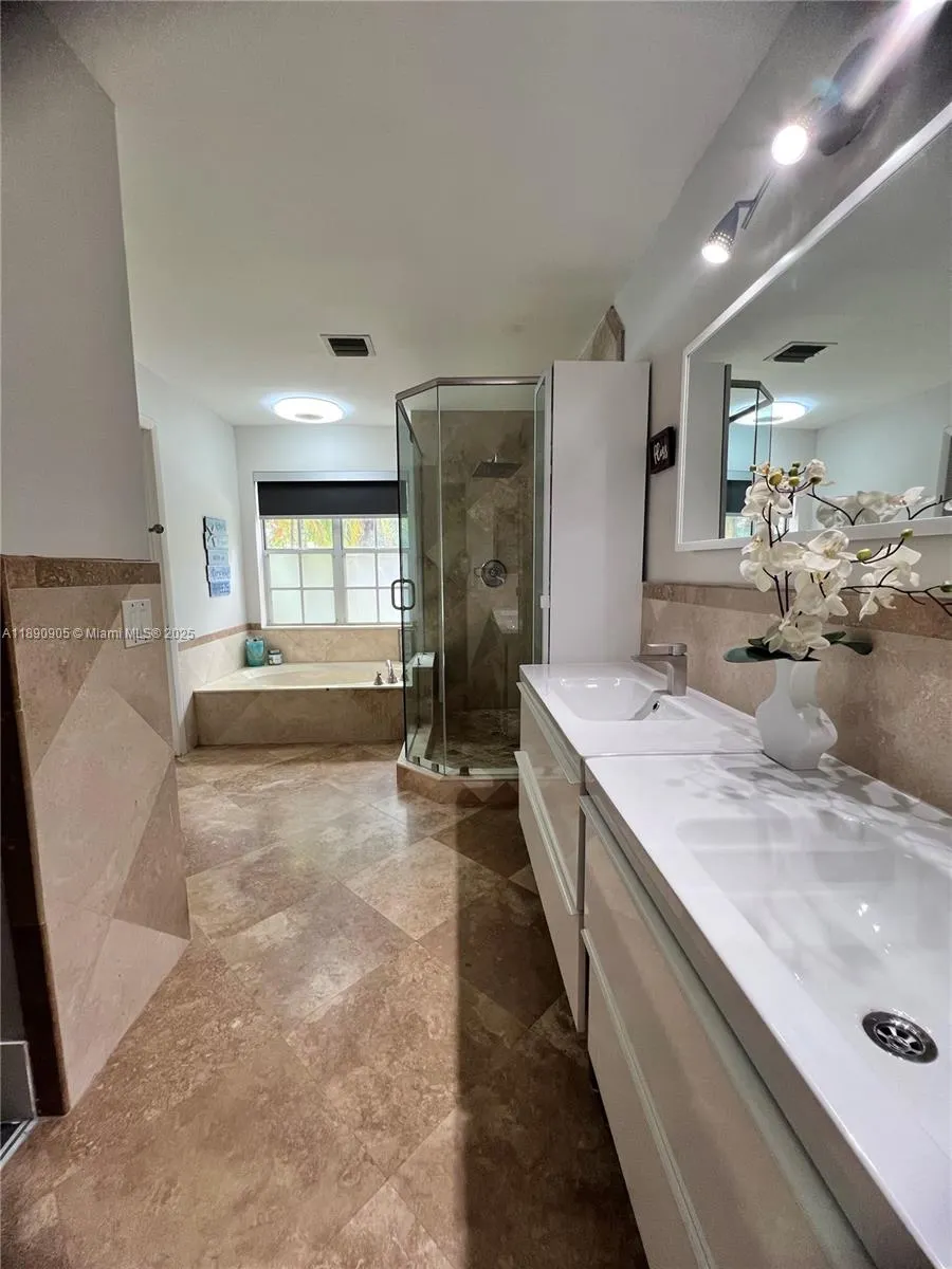 1371 Bayview Cir, #0