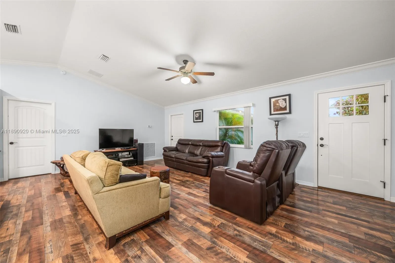112 Bimini St NE
