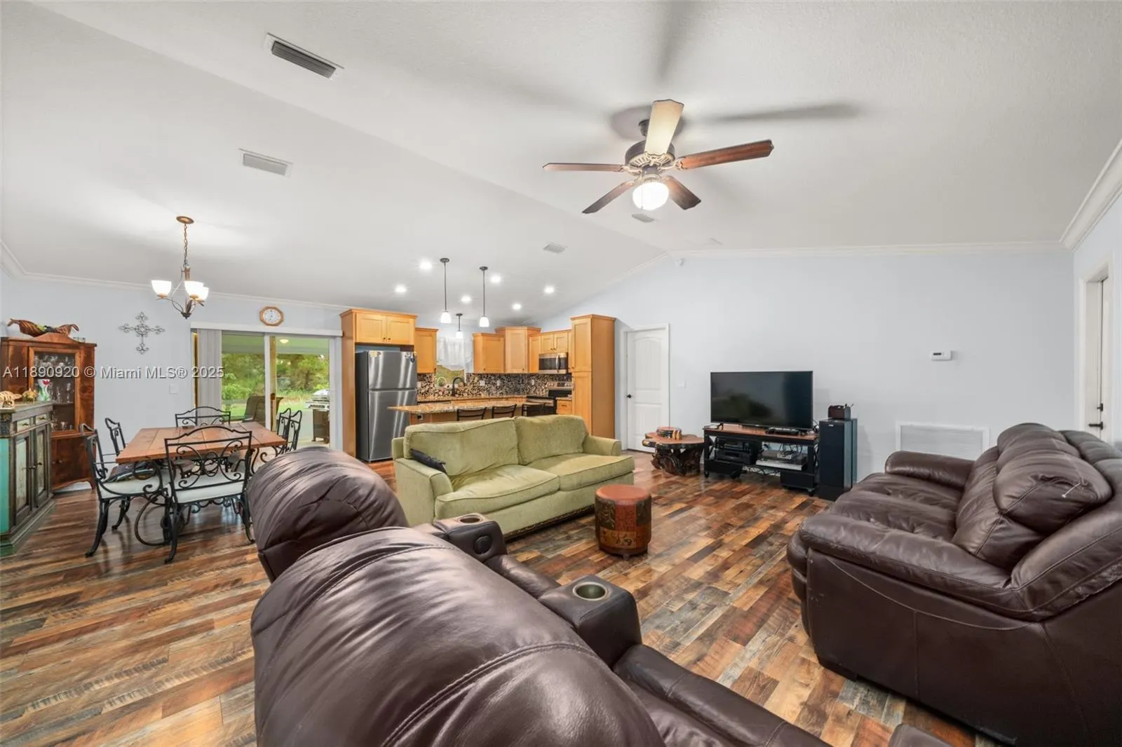 112 Bimini St NE