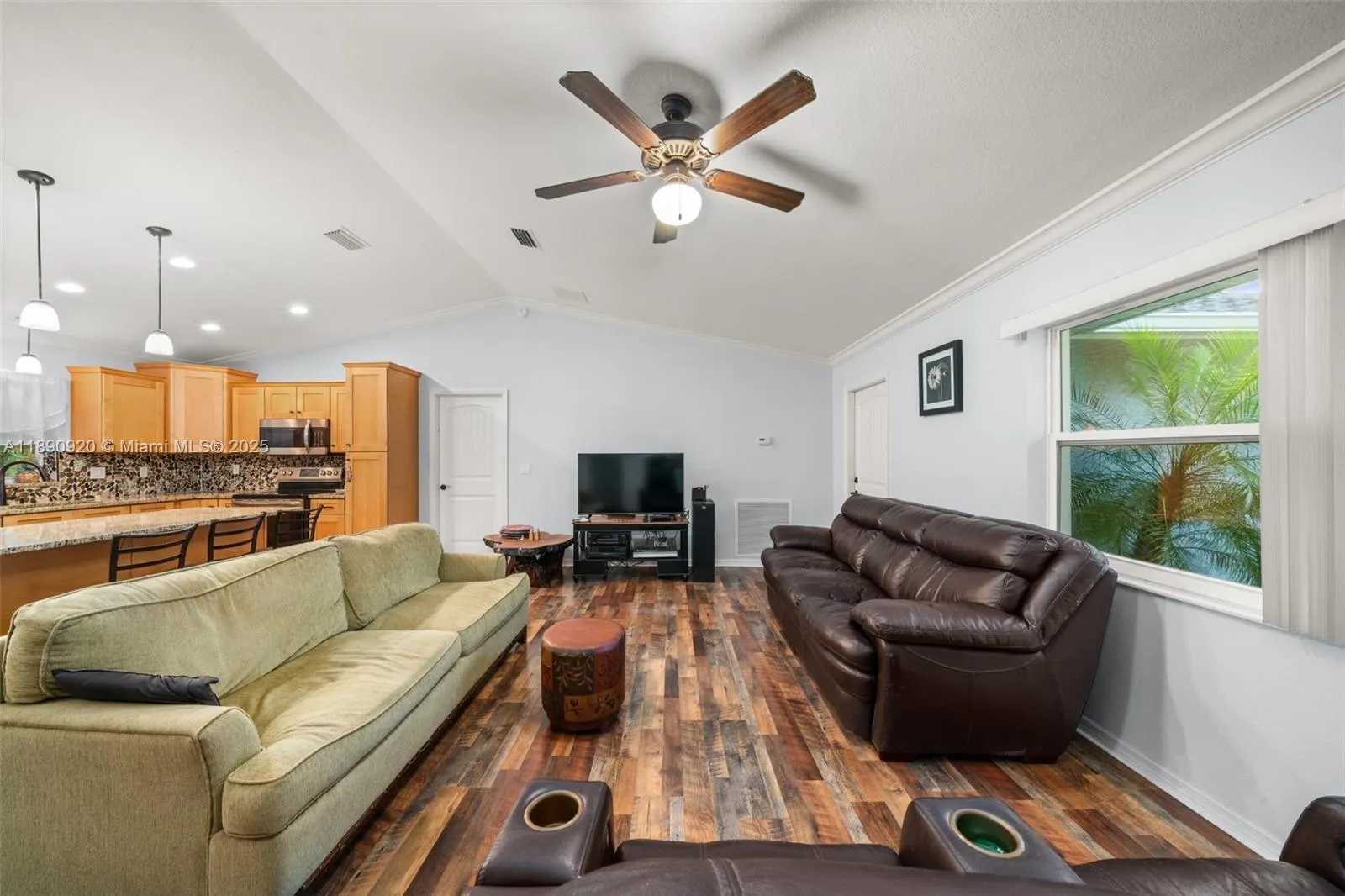 112 Bimini St NE