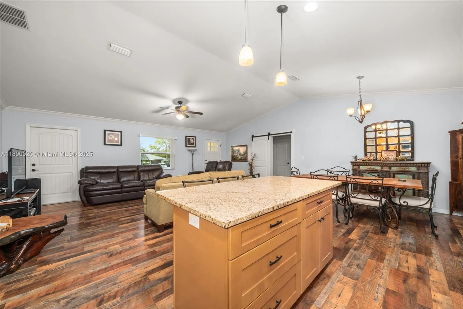 112 Bimini St NE