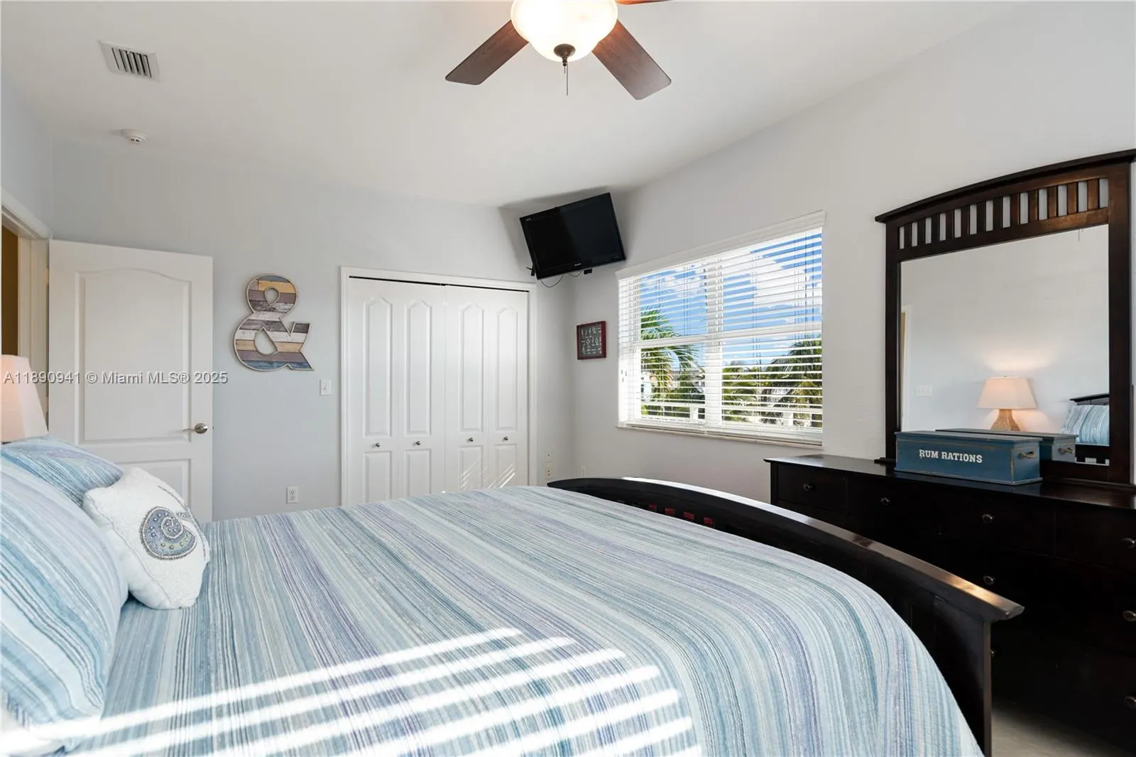 301 Oleander Dr