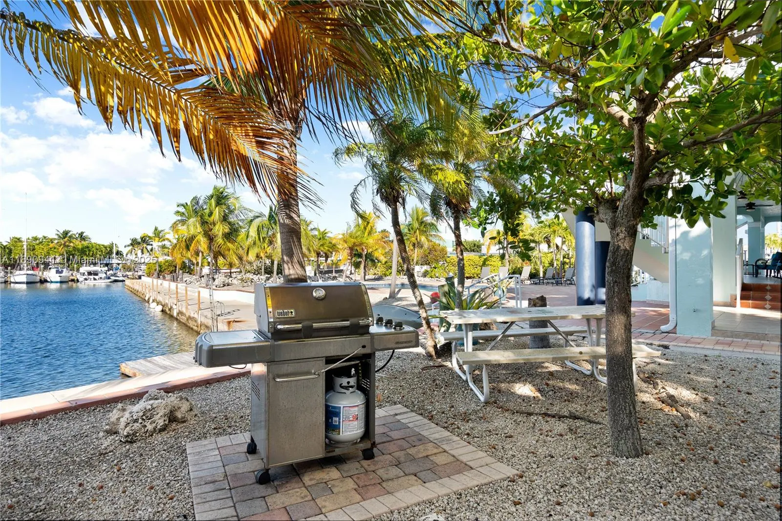 301 Oleander Dr